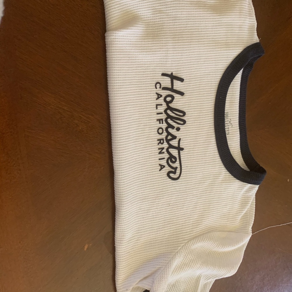 hollister short sleeve white top